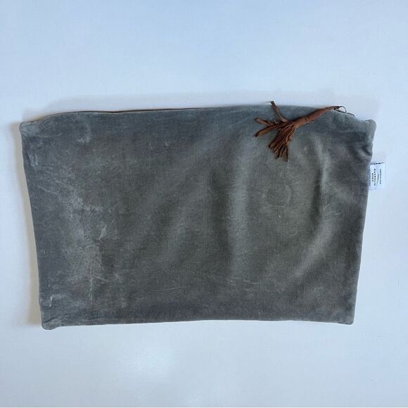 Magnolia Home By Joanna Gaines X Loloi Pillow - Picture 2 of 7